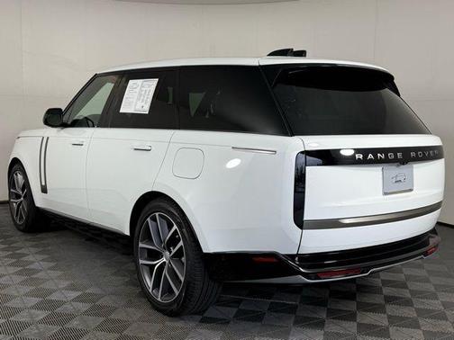 2025 Land Rover Range Rover P550e SE