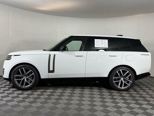 2025 Land Rover Range Rover P550e SE