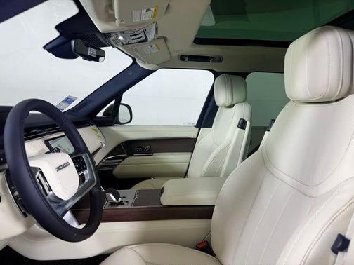 2025 Land Rover Range Rover P400 SE