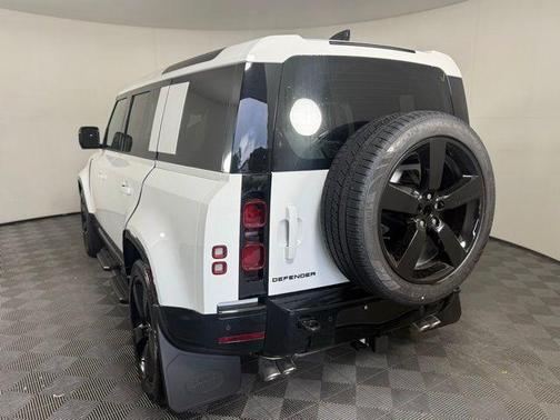 2025 Land Rover Defender P500 X-Dynamic SE
