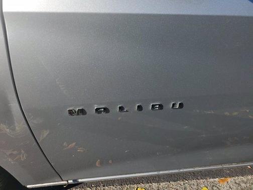 Photo 5 of 10 of 2016 Chevrolet Malibu 1LT