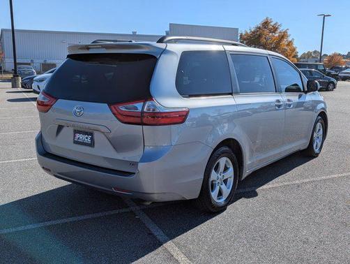 2017 Toyota Sienna LE