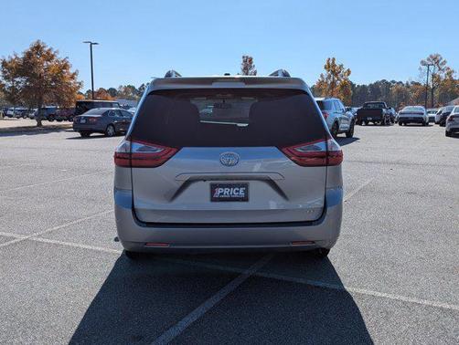 2017 Toyota Sienna LE