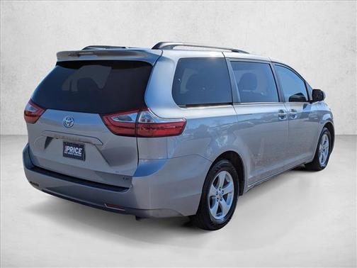 2017 Toyota Sienna LE