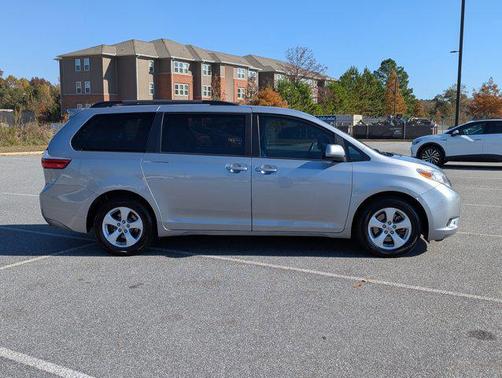 2017 Toyota Sienna LE