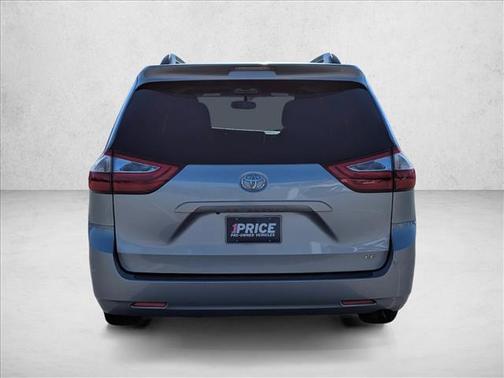 2017 Toyota Sienna LE