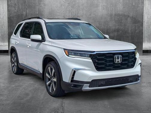2025 Honda Pilot Touring 8-Passenger