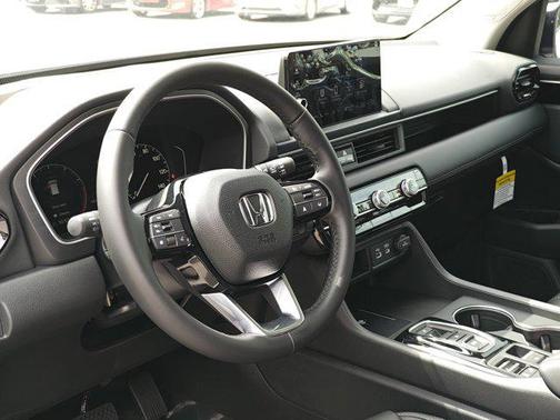 2025 Honda Pilot Touring 8-Passenger