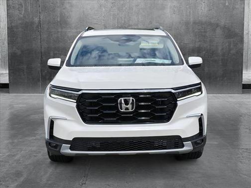 2025 Honda Pilot Touring 8-Passenger