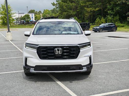 2025 Honda Pilot Touring 8-Passenger