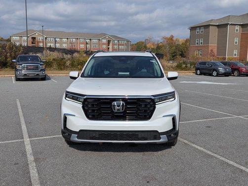 2025 Honda Pilot Touring 8-Passenger