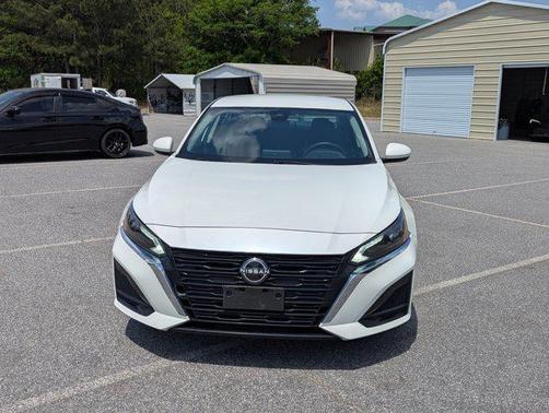 Pearl White Tricoat 2023 Nissan Altima 2.5 SV