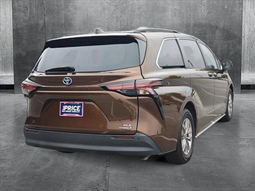 2022 Toyota Sienna XLE 8 Passenger