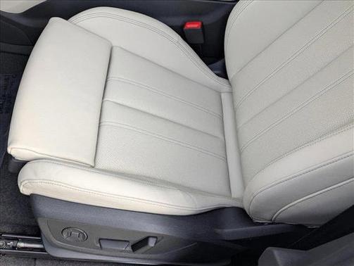 2025 Audi Q6 e-tron Premium Plus quattro