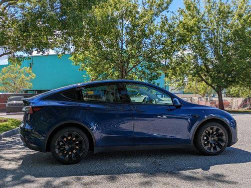 2023 Tesla Model Y Long Range Dual Motor All-Wheel Drive