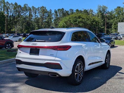 Arkona White 2025 Audi Q5 Premium TFSI quattro S tronic
