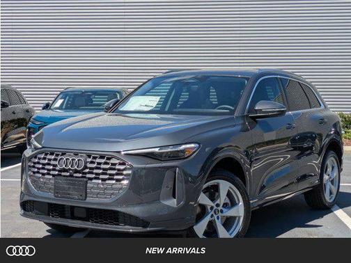 Tambora Gray Metallic 2026 Audi Q5 Premium TFSI quattro S tronic