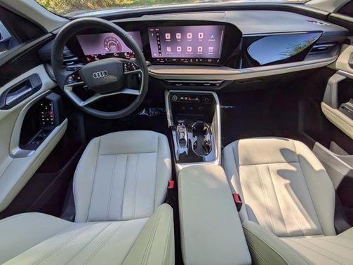 Tambora Gray Metallic 2026 Audi Q5 Premium TFSI quattro S tronic