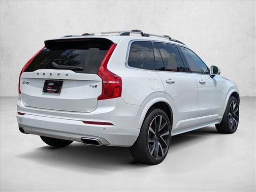 Crystal White Pearl Metallic 2019 Volvo XC90 T6 Momentum