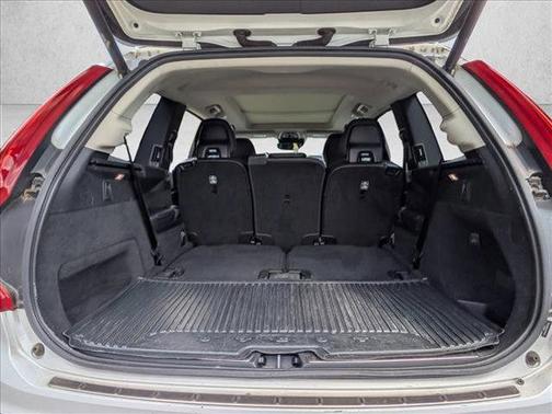 Crystal White Pearl Metallic 2019 Volvo XC90 T6 Momentum