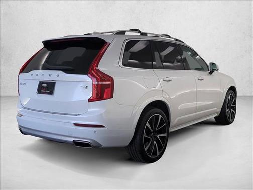 Crystal White Pearl Metallic 2019 Volvo XC90 T6 Momentum