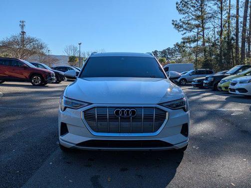 2022 Audi e-tron Premium Plus