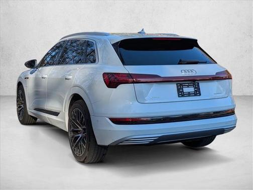 2022 Audi e-tron Premium Plus