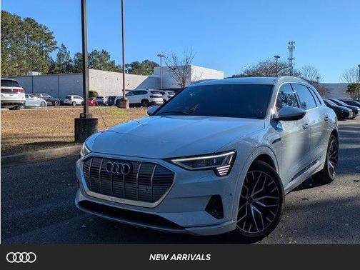2022 Audi e-tron Premium Plus