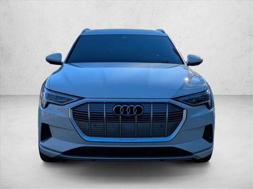 2022 Audi e-tron Premium Plus
