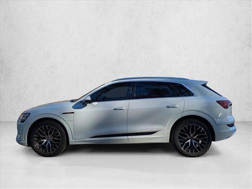 2022 Audi e-tron Premium Plus