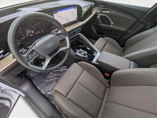 Glacier White Metallic 2025 Audi Q5 Premium Plus TFSI quattro S tronic