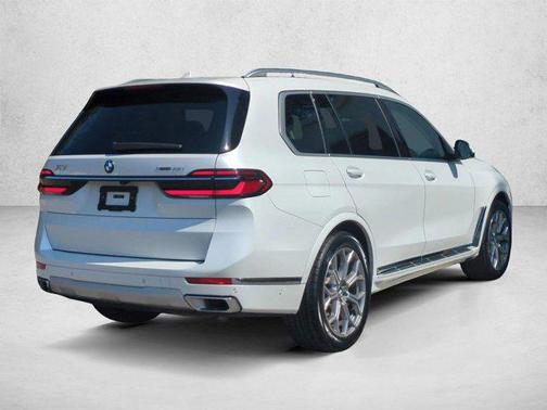 White 2024 BMW X7 xDrive40i