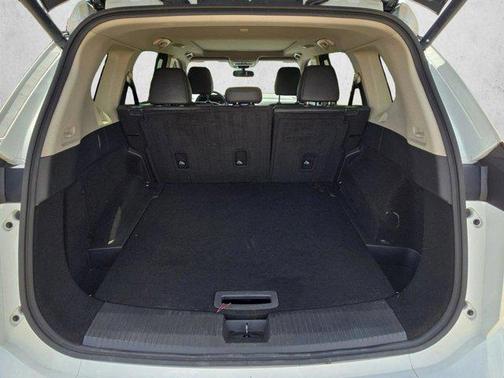 Everest White Pearl 2024 Nissan Rogue SV