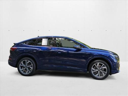 2022 Audi e-tron Premium Plus