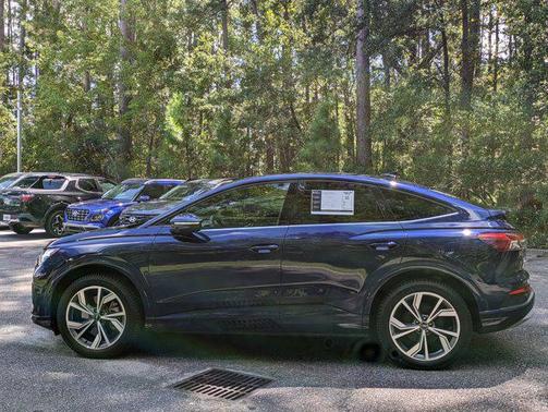 2022 Audi e-tron Premium Plus