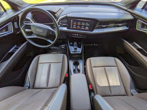 2022 Audi e-tron Premium Plus