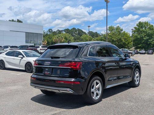 Mythos Black Metallic 2023 Audi Q5 40 Premium