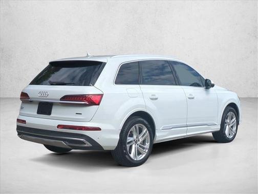 2023 Audi Q7 55 Premium Plus