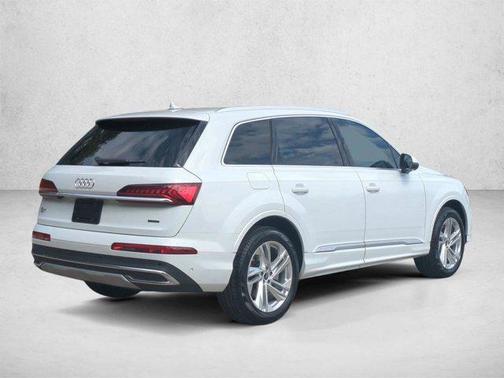 Glacier White Metallic 2023 Audi Q7 55 Premium Plus
