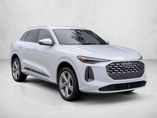 Glacier White Metallic 2025 Audi Q5 Premium Plus TFSI quattro S tronic