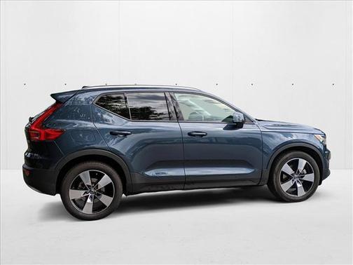 2021 Volvo XC40 T5 Momentum