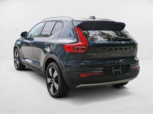 2021 Volvo XC40 T5 Momentum