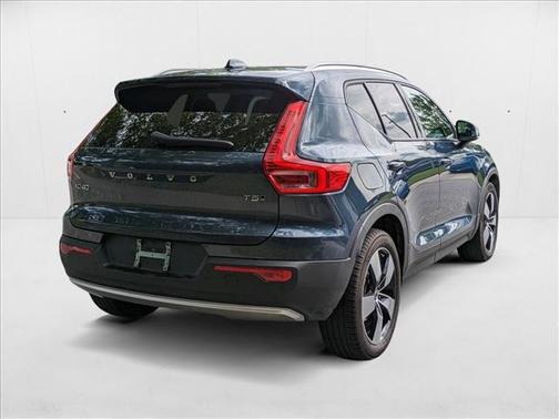 2021 Volvo XC40 T5 Momentum