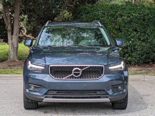 2021 Volvo XC40 T5 Momentum