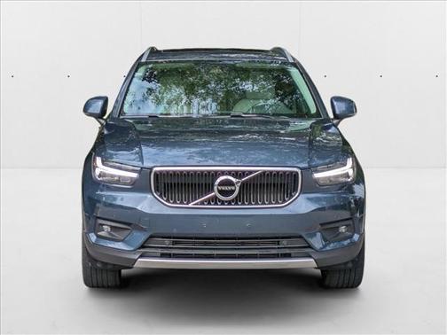 2021 Volvo XC40 T5 Momentum