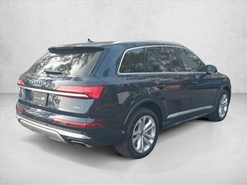 2025 Audi Q7 45 Premium Plus