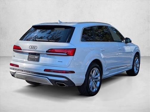 2025 Audi Q7 55 Premium Plus