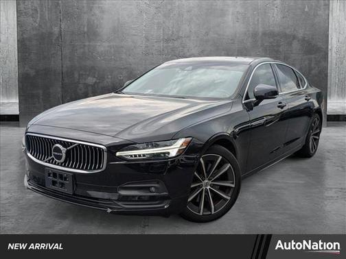2021 Volvo S90 T6 Momentum