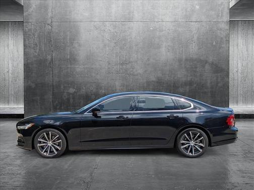 2021 Volvo S90 T6 Momentum