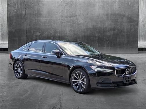 2021 Volvo S90 T6 Momentum